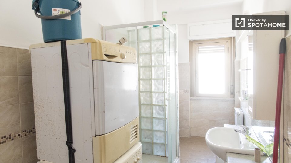 Double room Rome, 3 beds — photo 3