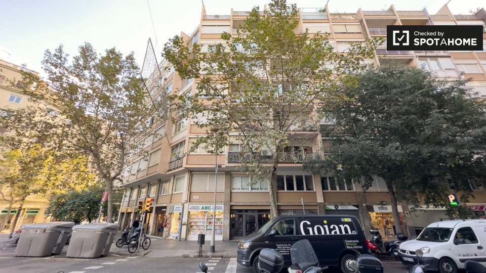 Double room Barcelona, 2 beds, 60m² — photo 1