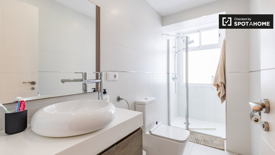 Double room Valencia, 3 beds, 85m² — photo 9