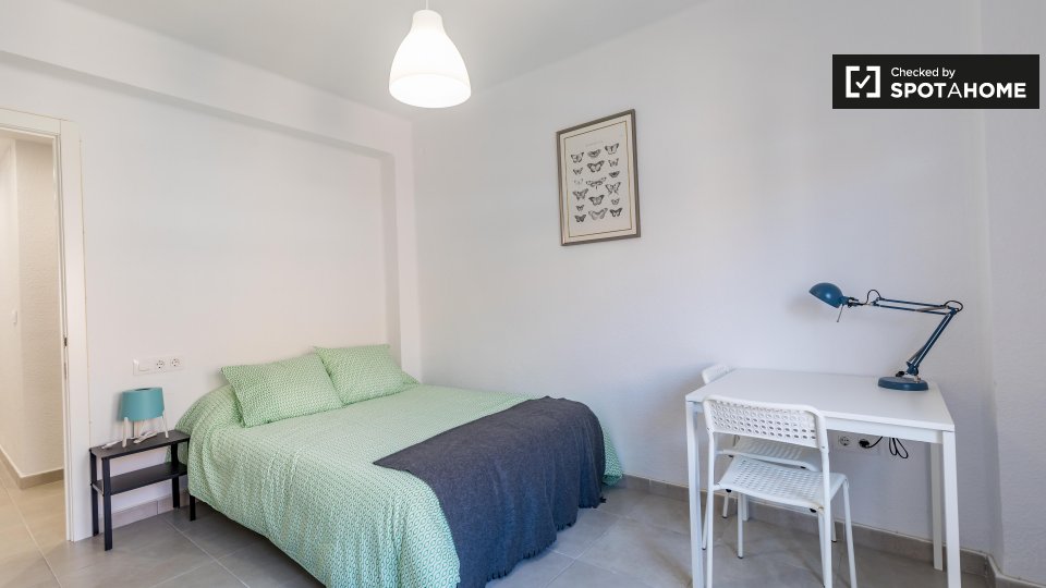 Double room Valencia, 3 beds — photo 18