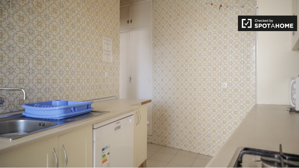 Double room Madrid, 6 beds, 200m² — photo 10