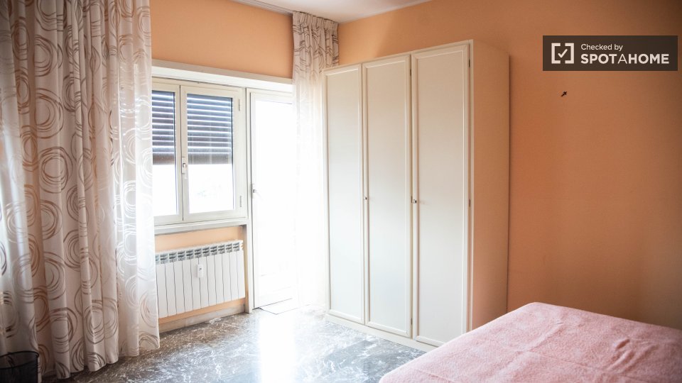 Double room Rome, 3 beds — photo 2