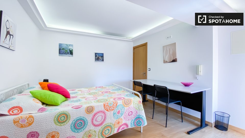 Double room Lisbon, 5 beds — photo 4