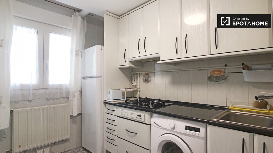 Double room Madrid, 3 beds, 160m² — photo 16