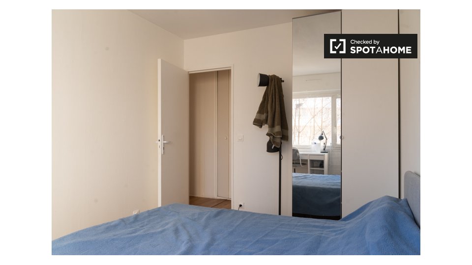 Rooms for rent in 6bedroom apartment in NoisyLeGrand (ref 640586