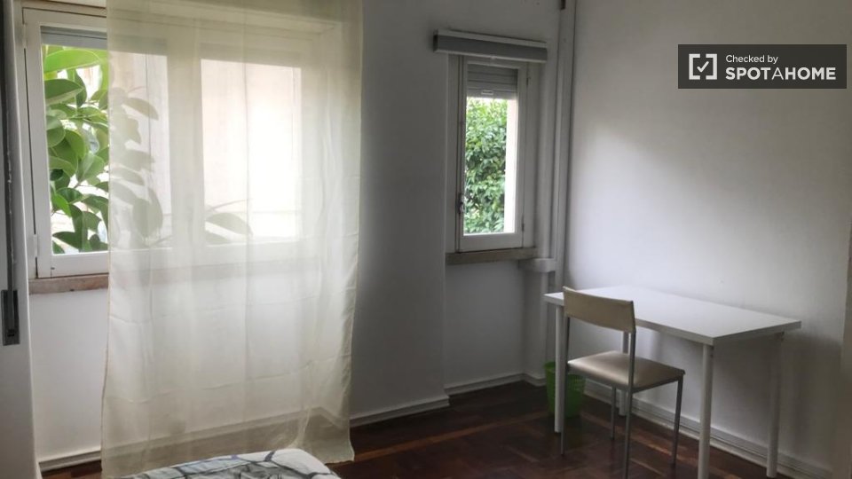 Double room Lisbon, 3 beds, 78m² — photo 5