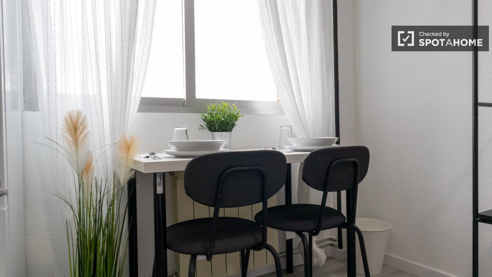 Double room Madrid, 5 beds — photo 9