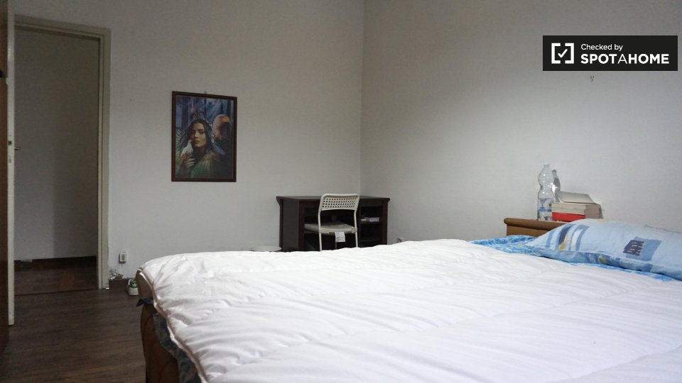 Nice room for rent in apartment with 3 bedrooms, Crescenzago - in Milan