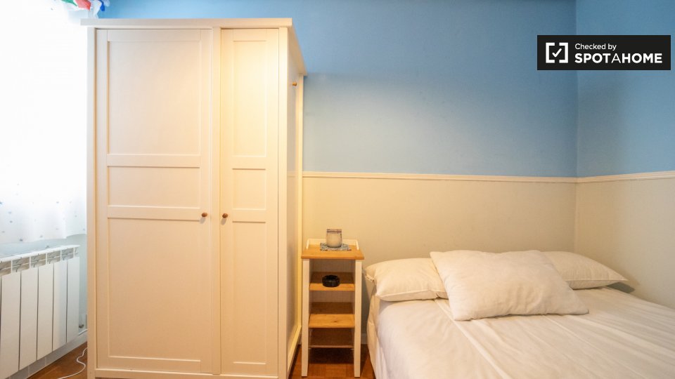 Double room Madrid, 5 beds, 150m² — photo 3