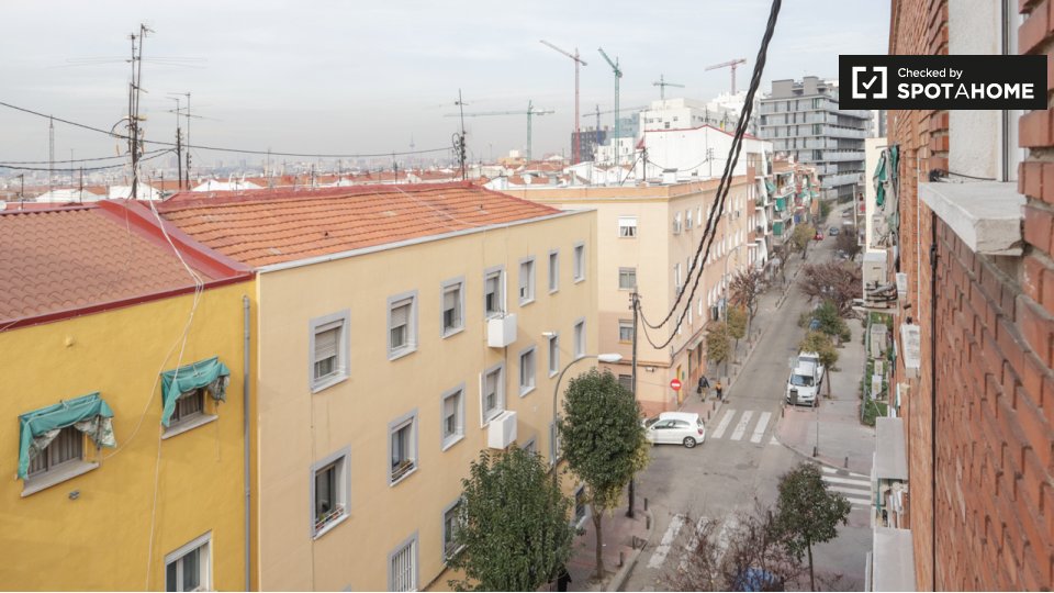Double room Madrid, 3 beds, 70m² — photo 2