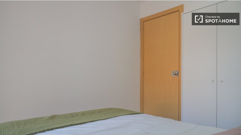Double room Madrid, 5 beds, 140m² — photo 7