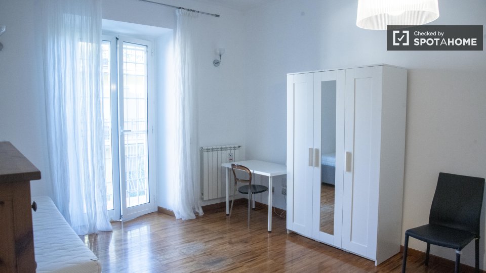 Double room Rome, 3 beds, 90m² — photo 30