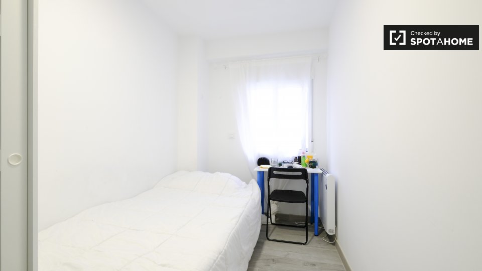 Double room Madrid, 4 beds, 70m² — photo 1