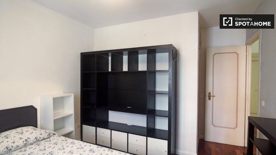 Double room Madrid, 3 beds, 160m² — photo 14