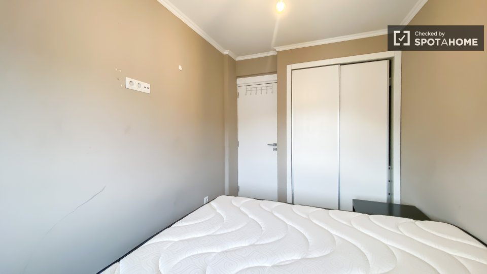 Double room Lisbon, 3 beds, 60m² — photo 15