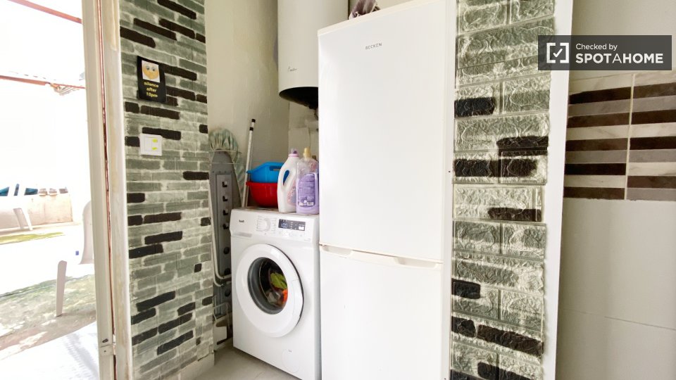 Double room Lisbon, 6 beds — photo 17