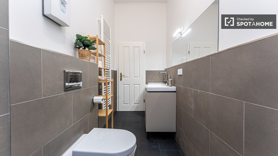 Double room Berlin, 6 beds, 101m² — photo 13