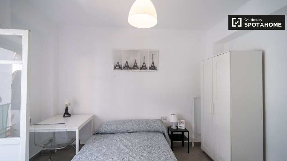 Double room Valencia, 3 beds — photo 10