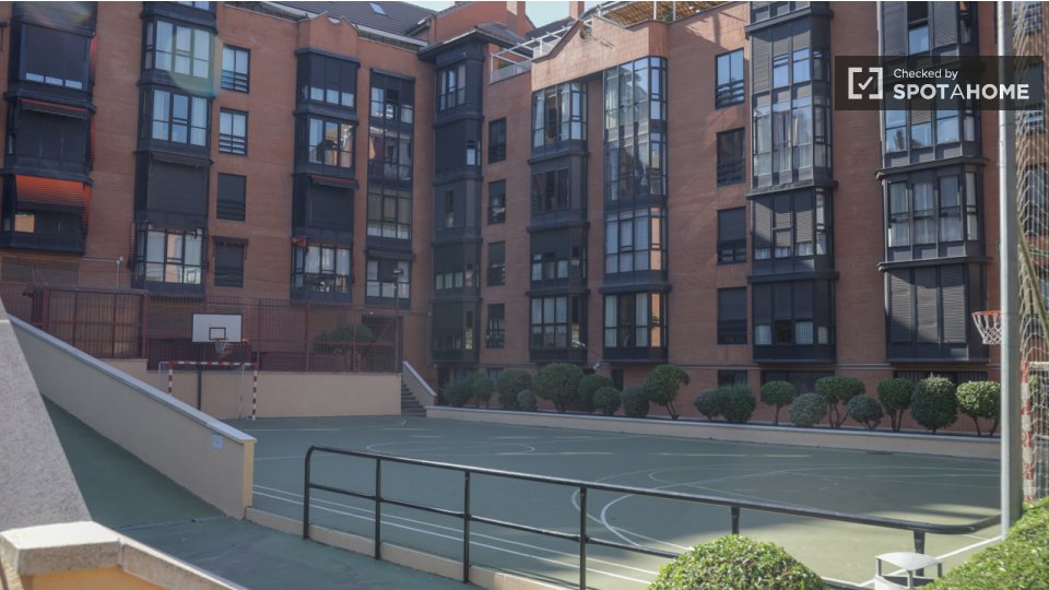 Double room Madrid, 3 beds, 150m² — photo 37