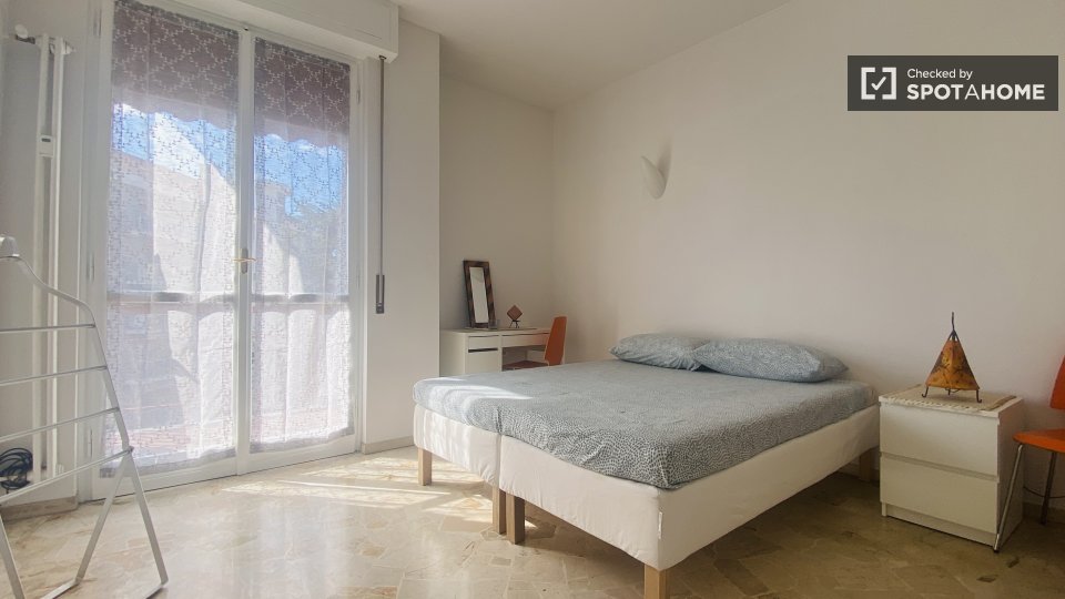 Double room Milan, 2 beds — photo 12