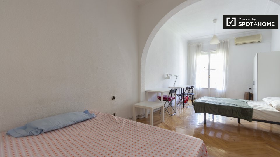 Double room Madrid, 8 beds, 200m² — photo 1