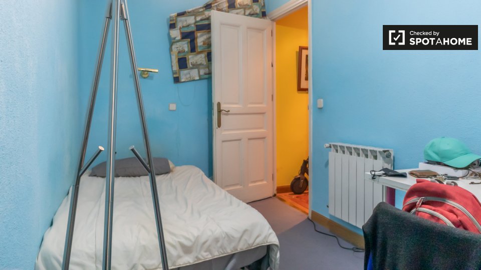 Double room Madrid, 7 beds, 180m² — photo 3