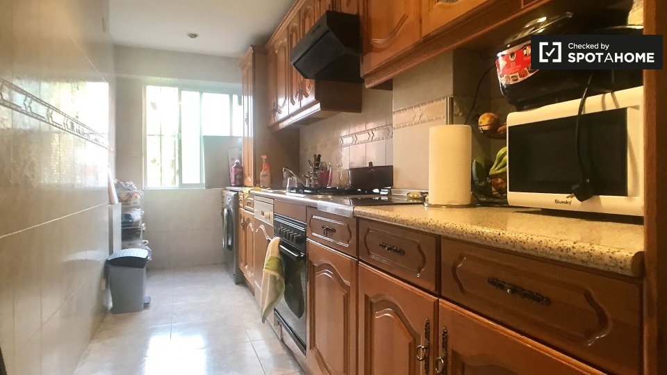 Double room Madrid, 3 beds — photo 12