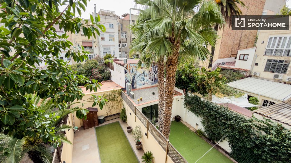 Double room Barcelona, 3 beds — photo 44