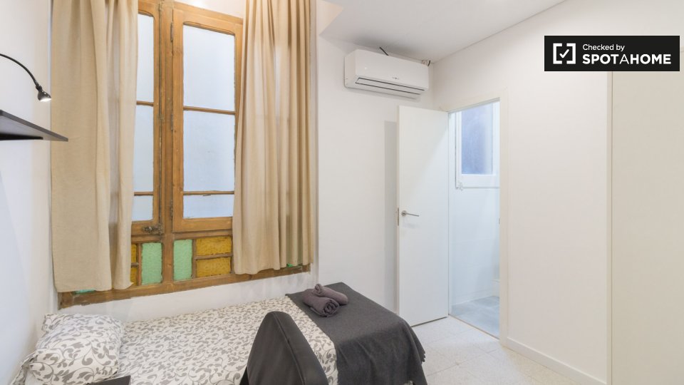 Double room Barcelona, 7 beds, 160m² — photo 2