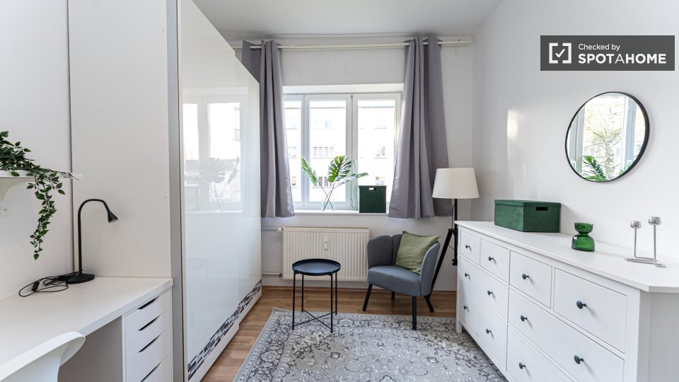 Double room Berlin, 3 beds, 58m² — photo 2