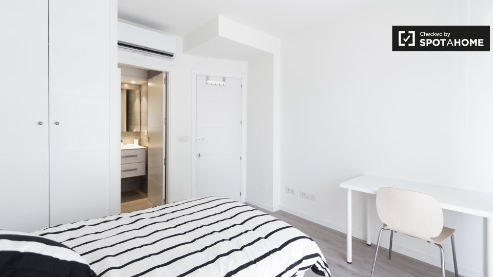 Double room Madrid, 4 beds, 90m² — photo 19