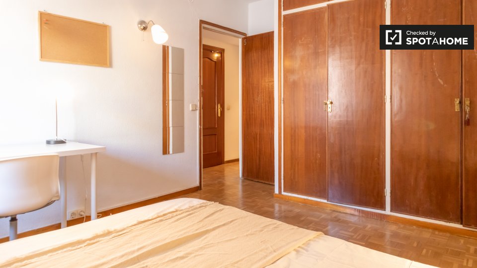 Double room Madrid, 6 beds, 152m² — photo 3