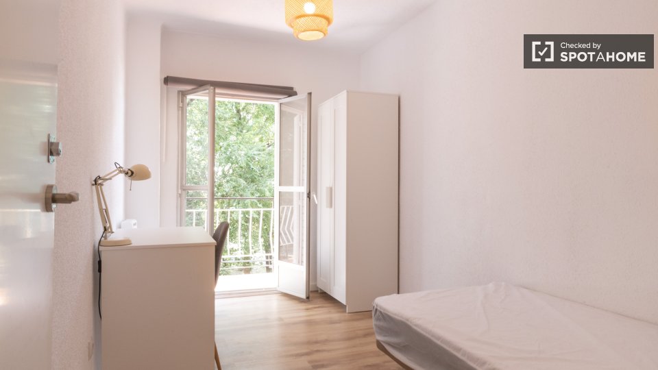 Double room Madrid, 4 beds — photo 50