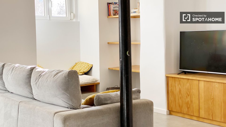 Apartment Lisbon, 2 beds, 117m² — photo 17