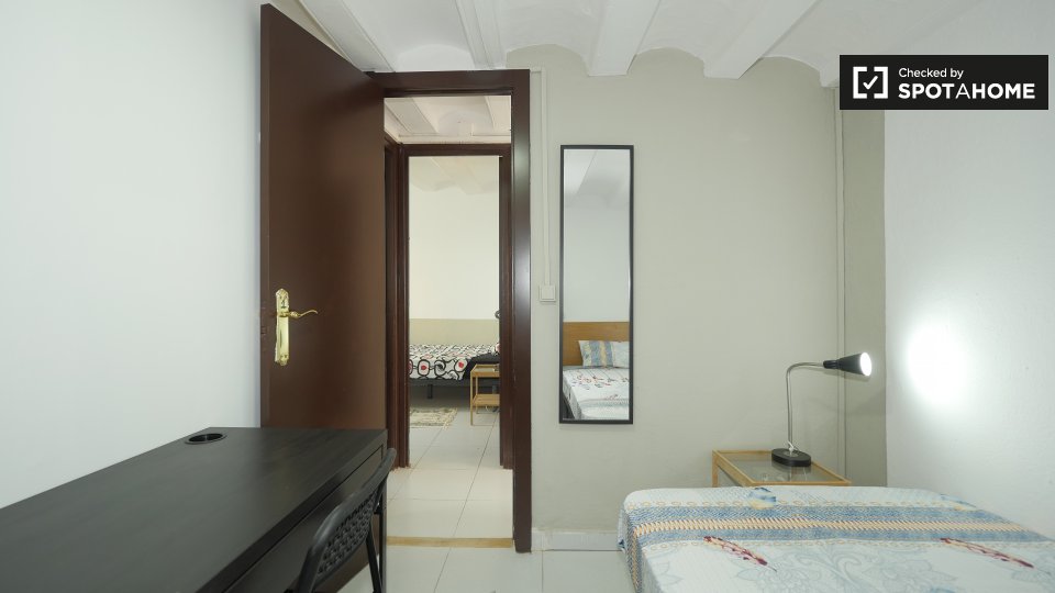 Double room Barcelona, 3 beds, 52m² — photo 16