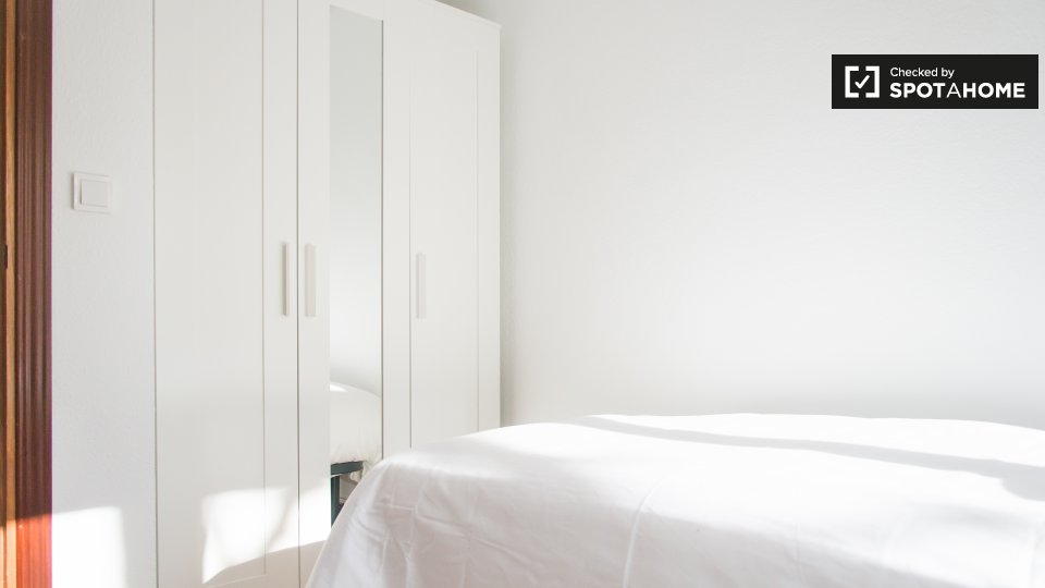 Double room Madrid, 4 beds, 74m² — photo 4