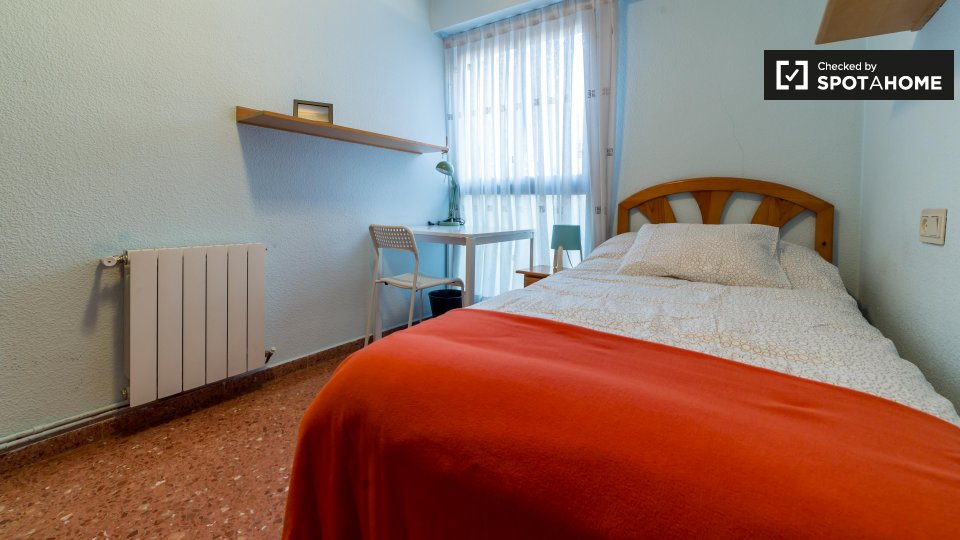 Double room Valencia, 5 beds, 90m² — photo 2