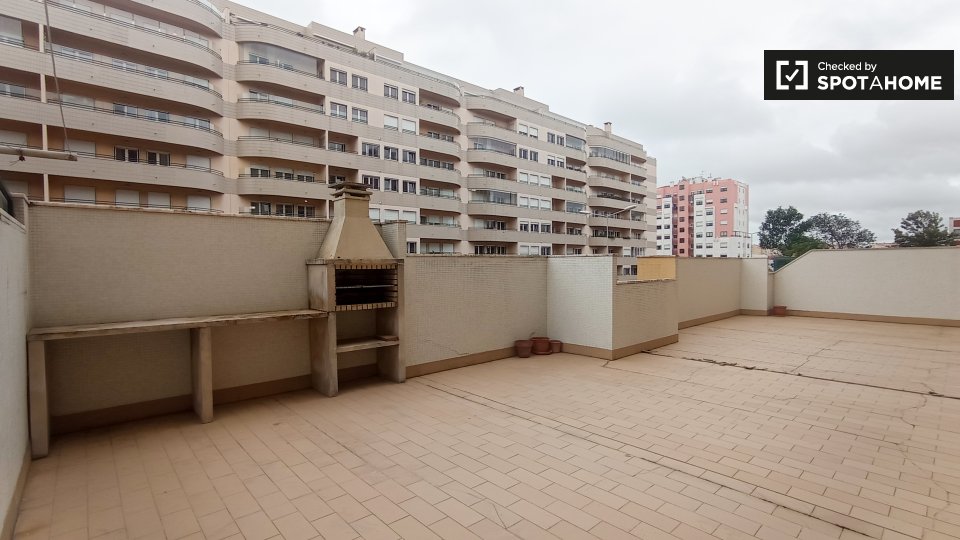 Double room Lisbon, 5 beds, 300m² — photo 5