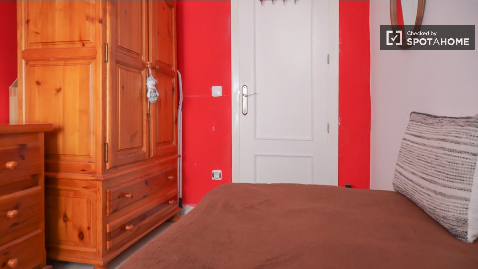 Double room Madrid, 2 beds — photo 12