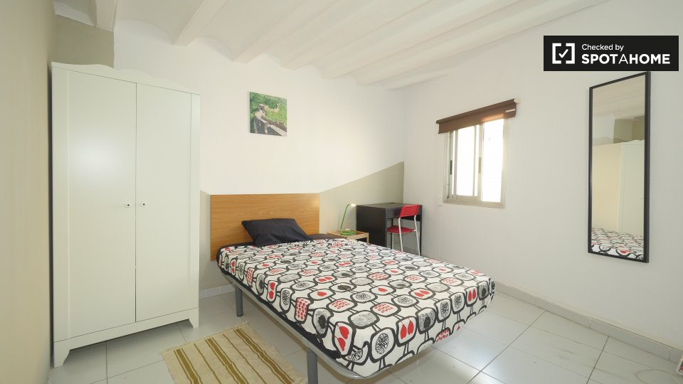 Double room Barcelona, 3 beds, 52m² — photo 17