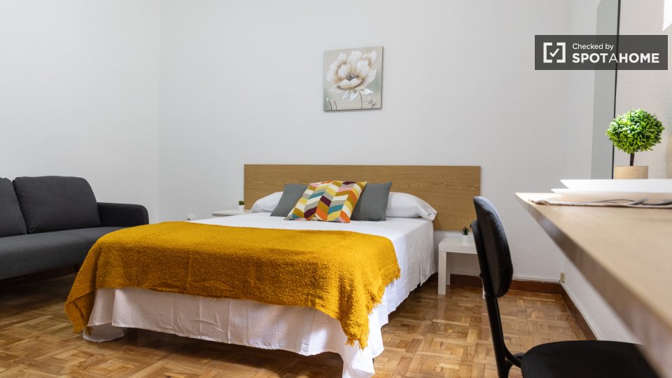 Double room Madrid, 5 beds — photo 9