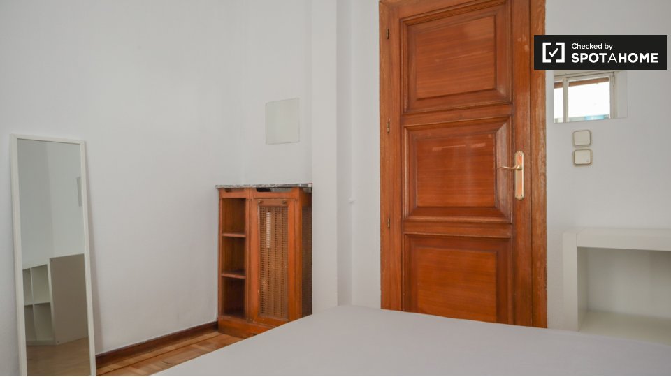 Double room Madrid, 6 beds, 200m² — photo 14