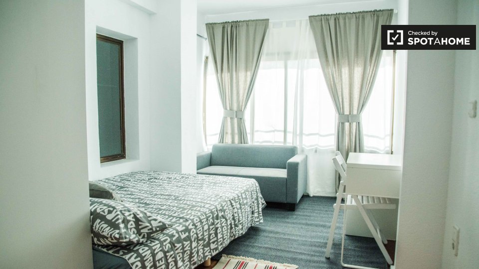 Double room Valencia, 6 beds, 140m² — photo 19