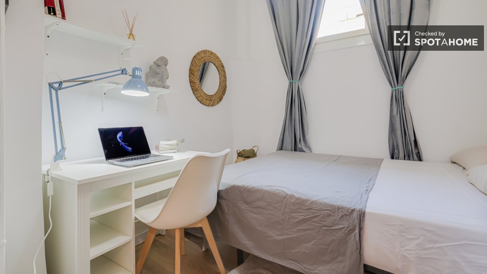 Double room Barcelona, 5 beds — photo 30