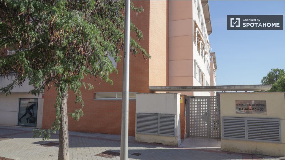 Double room Madrid, 3 beds — photo 19