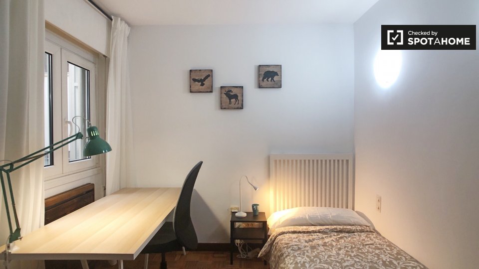 Double room Madrid, 5 beds, 133m² — photo 8
