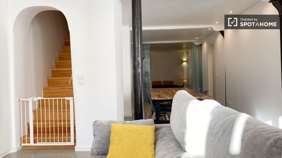 Apartment Lisbon, 2 beds, 117m² — photo 37