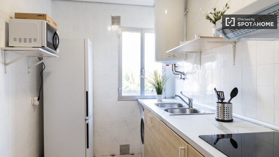 Double room Madrid, 4 beds — photo 17