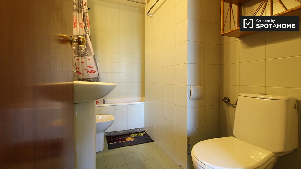 Double room Madrid, 5 beds, 80m² — photo 7