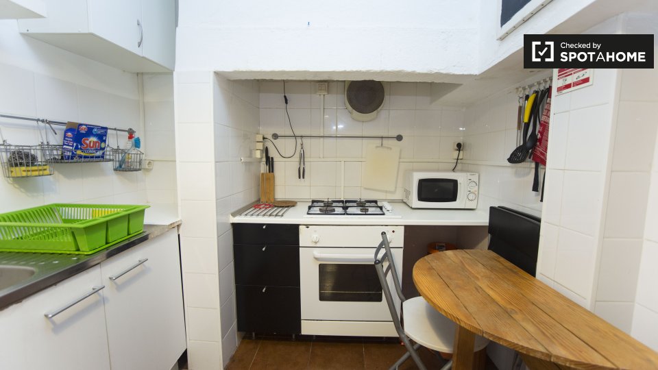 Apartment Lisbon, 5 beds, 94m² — photo 14